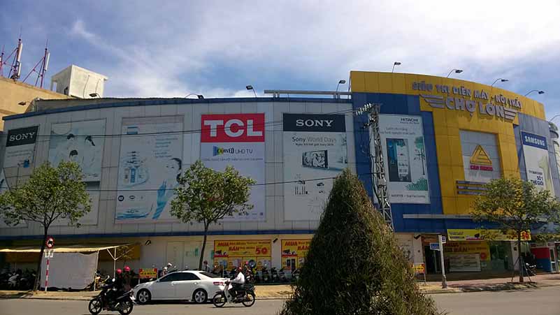 Thi Cong Bang Hieu Quang Cao Ngoai Troi Cho Hang Sony Va Tcl